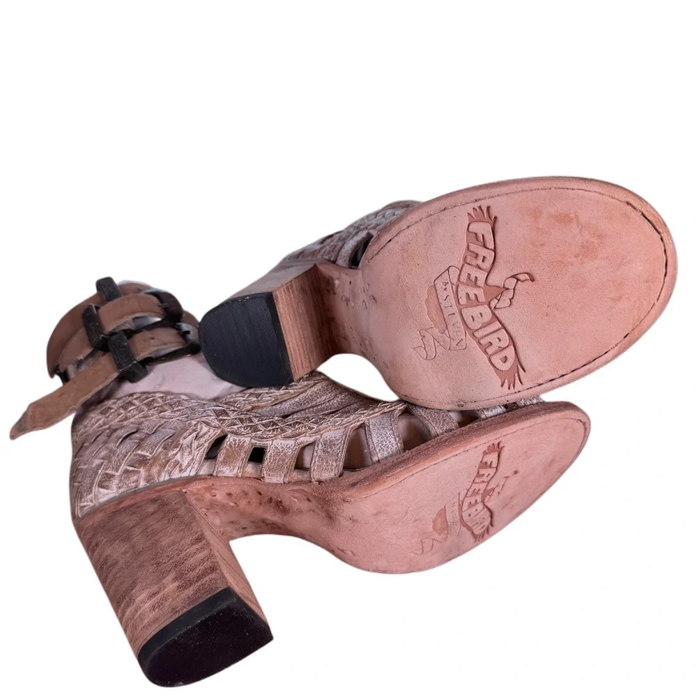 🦄 ONE OF A KIND FREEBIRD SANDALS 7 - Picture 5 of 5